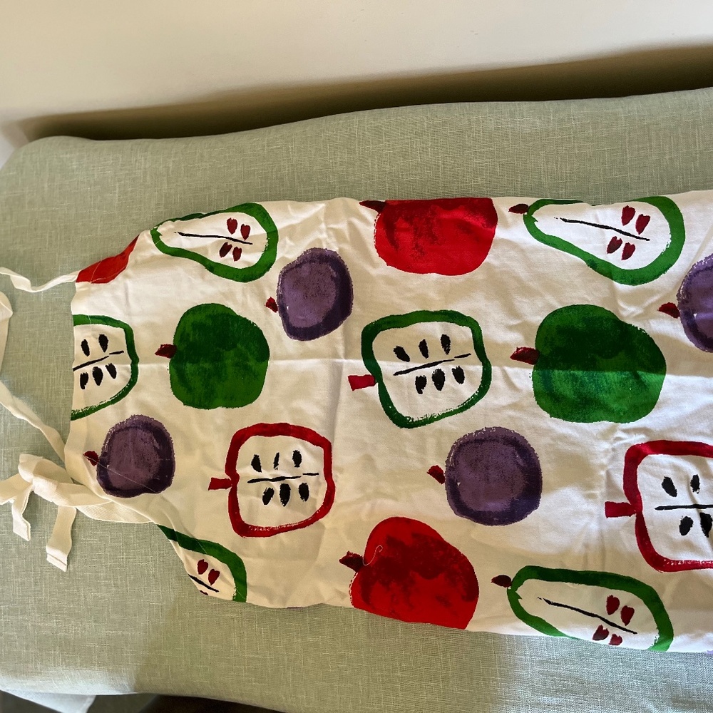 Kate spade apron, very cute pattern. NWOT